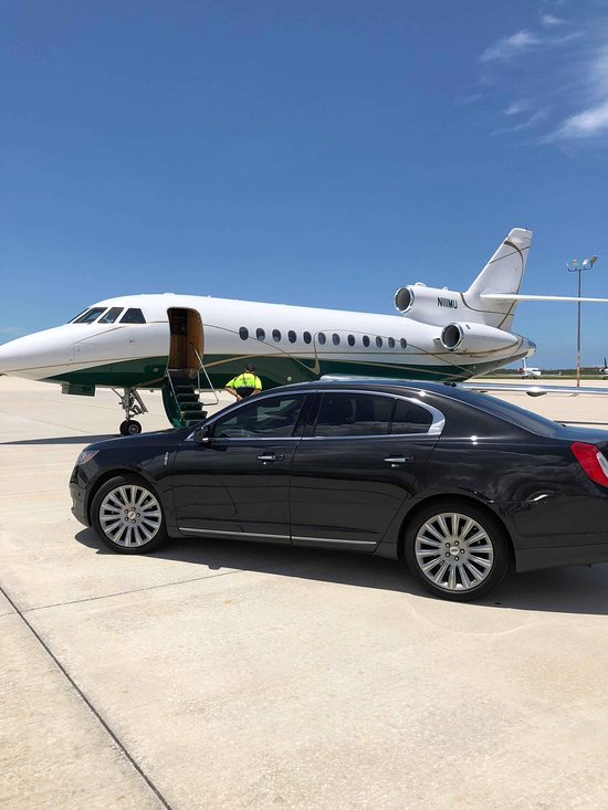 5 Reasons to Book Airport Transportation with Pearson Airport Limo