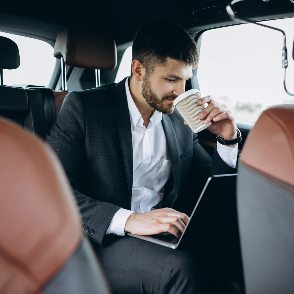 Luxury Corporate Limo Rides to and from the Airport