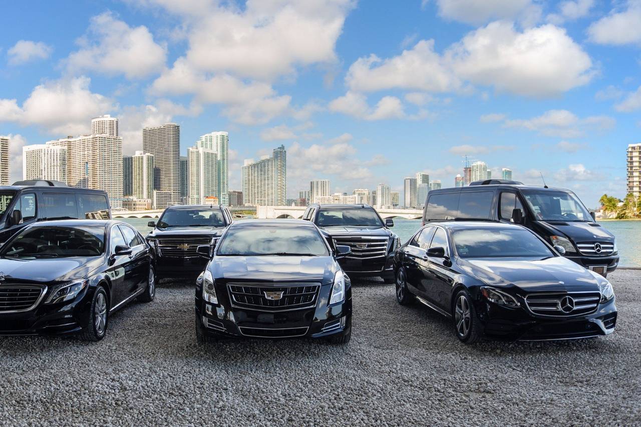 Your Best option to and from the Airport is Toronto Pearson Airport Limo Service