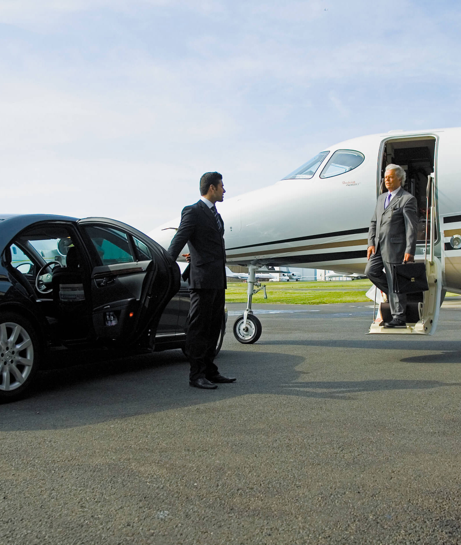 Choose Toronto Pearson Airport Limos- Travel in Style