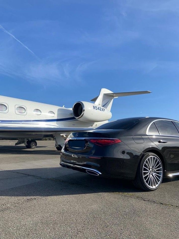 Top 10 Benefits of Hiring a Limousine for Airport Transfers