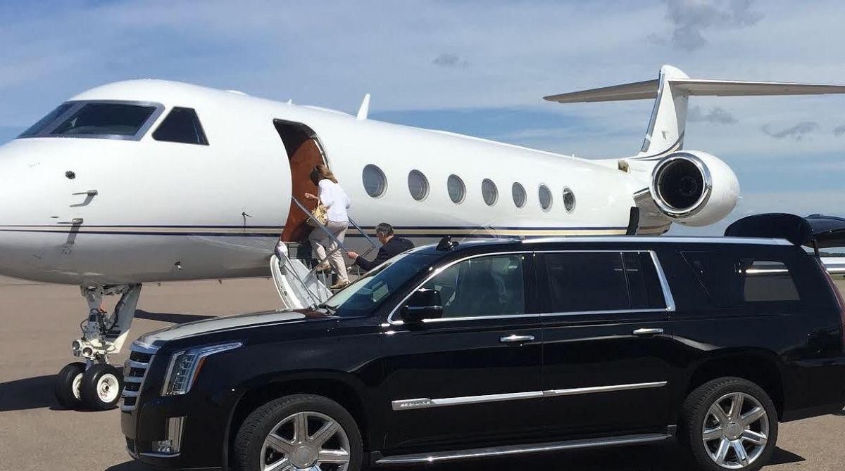 Top Benefits of Booking a Pearson Airport Limo Service